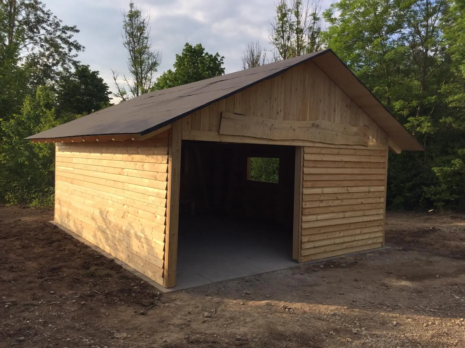 Hütte von links