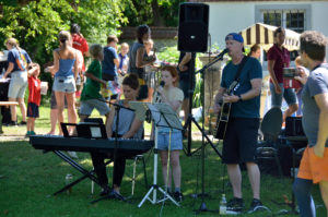 Band spielt Musik