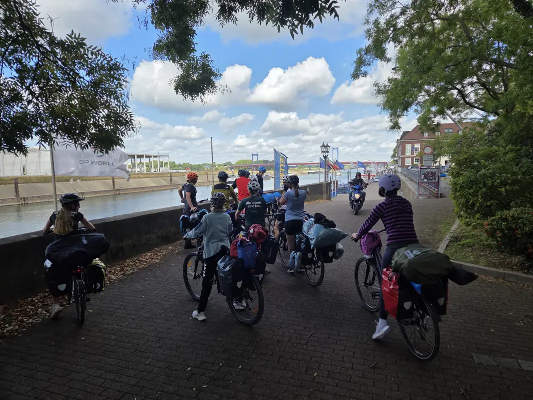 Fahrräder am Rhein