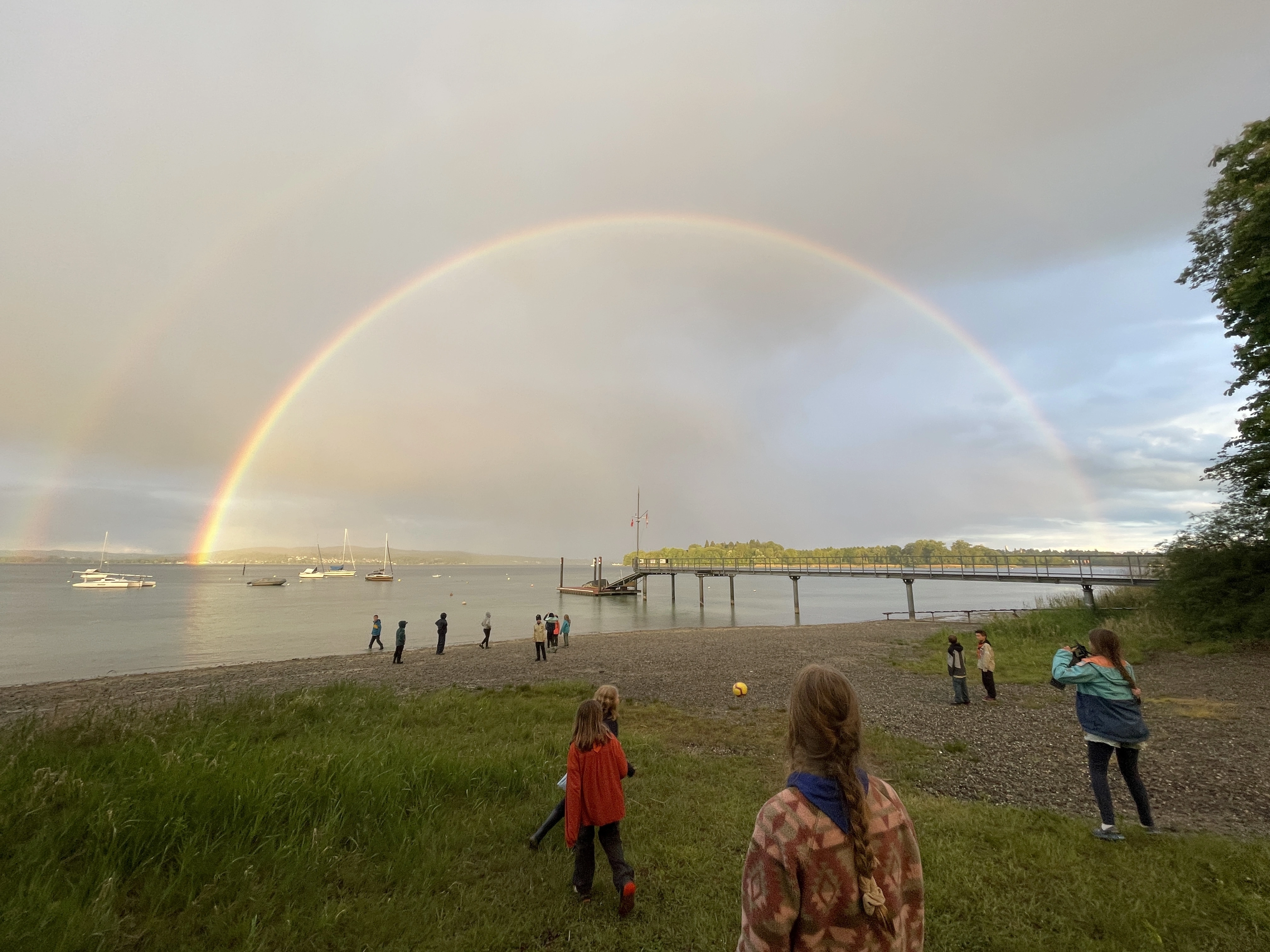 Regenbogen über dem Lagerplatz